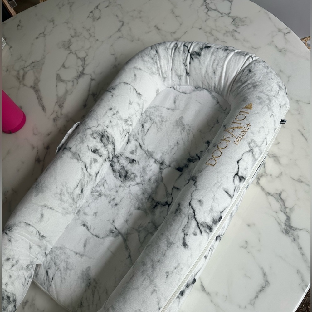 Deluxe+ Dock a ToT - Carrara Marble